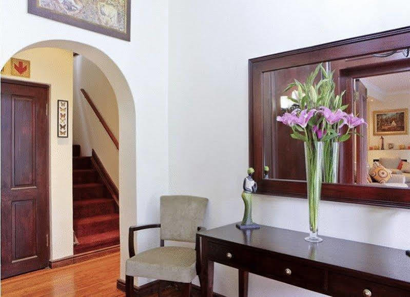 Guest house The Oak & Vine Luxury