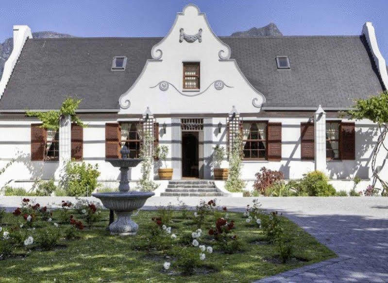 Guest house The Oak & Vine Luxury